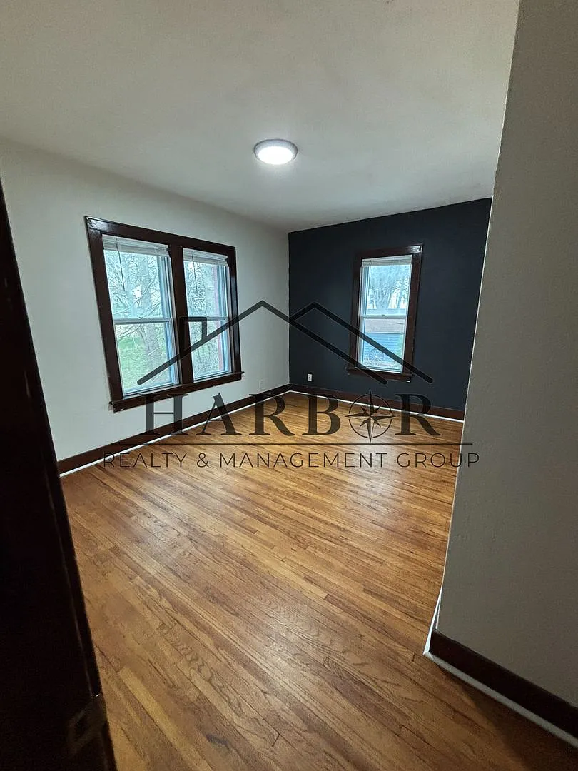 1215 Saint John Ave Unit 3 — Photo 4