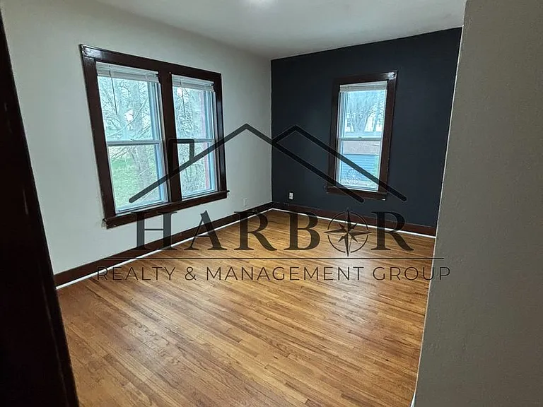 1215 Saint John Ave #3 — Photo 4