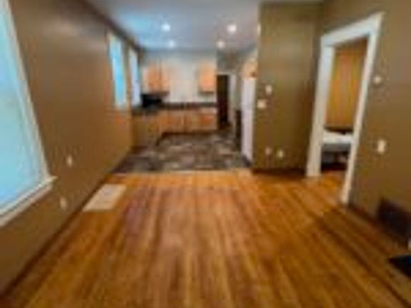 5th image of 425 N 27th Ave W #1
