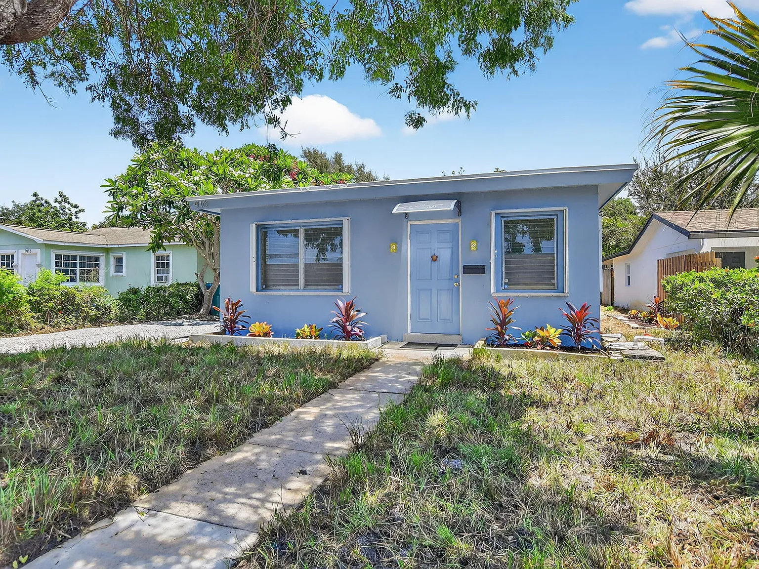 2 bed, 1.0 bath, 864 sqft, $2,400 — Photo 2