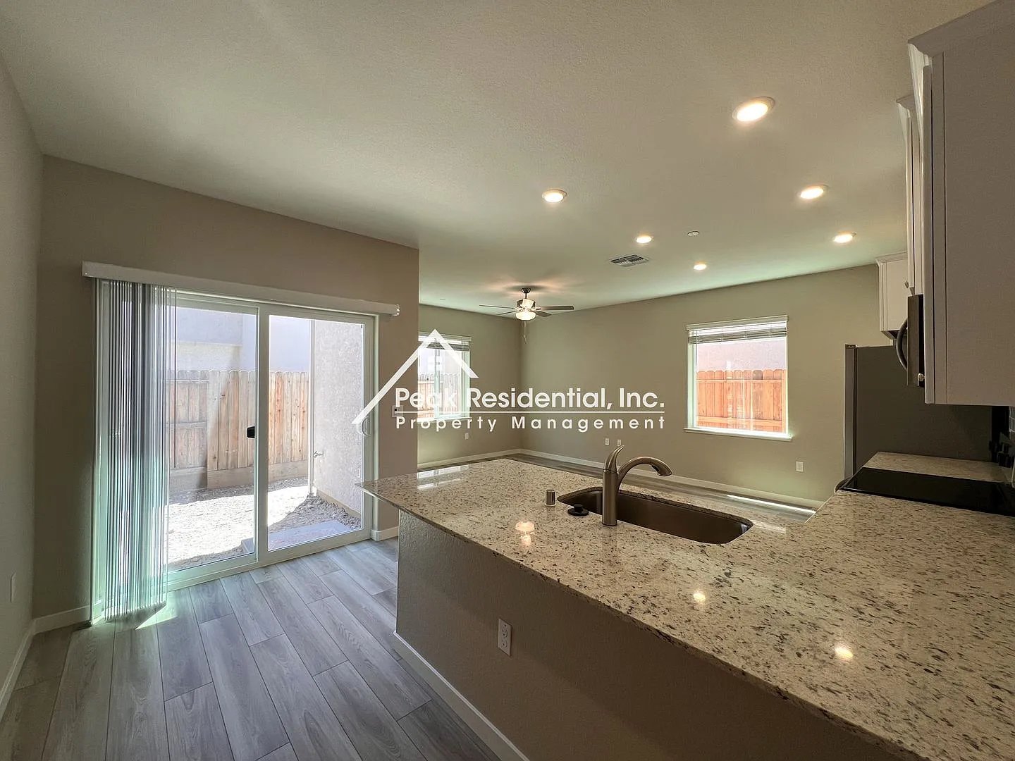 Brand New 3bd/2.5a Lincoln Home With Loft-Must See! — Photo 4