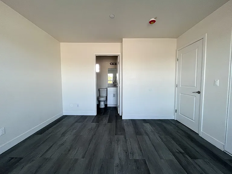 5017 Clara St — Photo 16