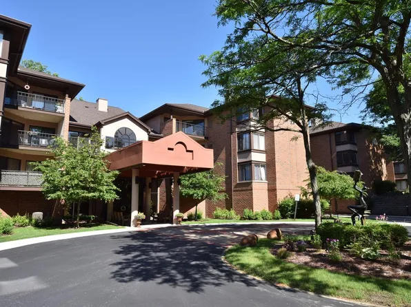 1600 W Green Tree ROAD #202, Glendale, WI 53209