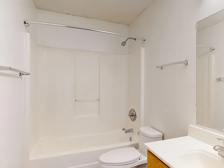 7613 Woodlawn Dr — Photo 4
