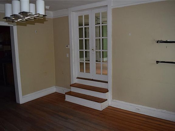 3rd image of 114 Loomis Ave