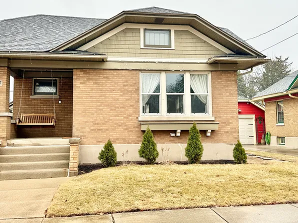 17 N Du Bois Ave, Elgin, IL 60123