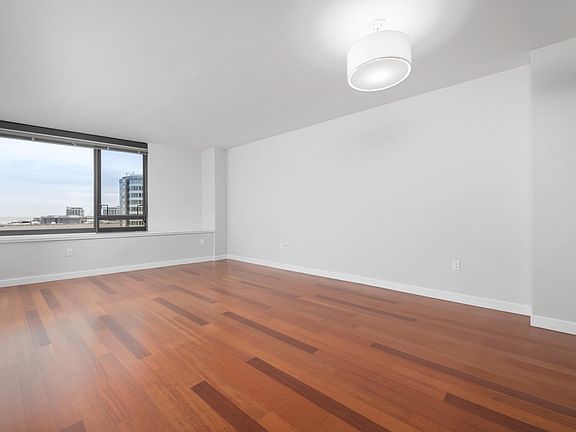 2nd image of 260 King St Unit 1107