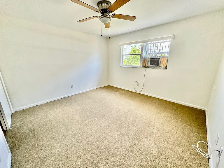 2502 Gary Cir #B — Photo 14