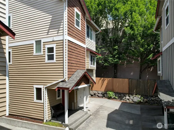 132 N 101st Street, Seattle, WA 98133