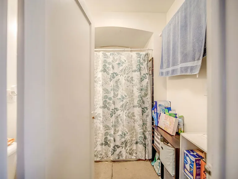 2405 Summit St — Photo 23