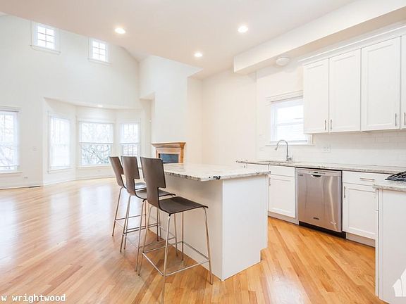 5th image of 1655 W Wrightwood Ave #1417