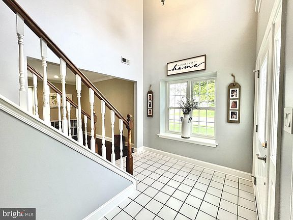 3rd image of 15 Moorfield Ct