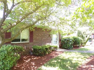 731 Manomet Ct, Warwick, RI 02886