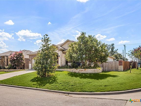 4th image of 5804 Blackstone Dr