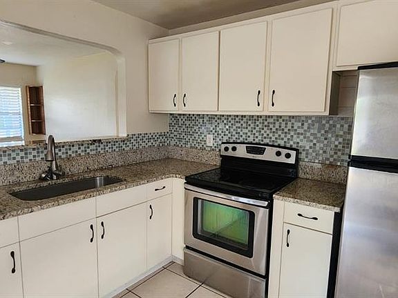 5th image of 620 Lilac Rd