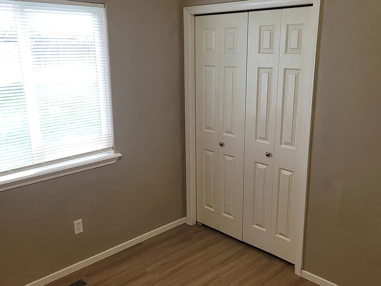3907 Lexington St — Photo 6