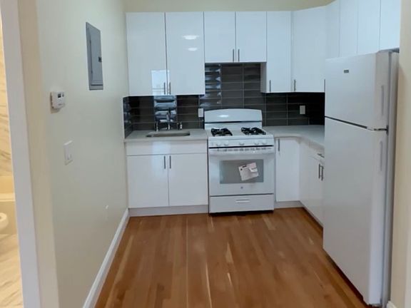4th image of 109-40 Corona Ave #5