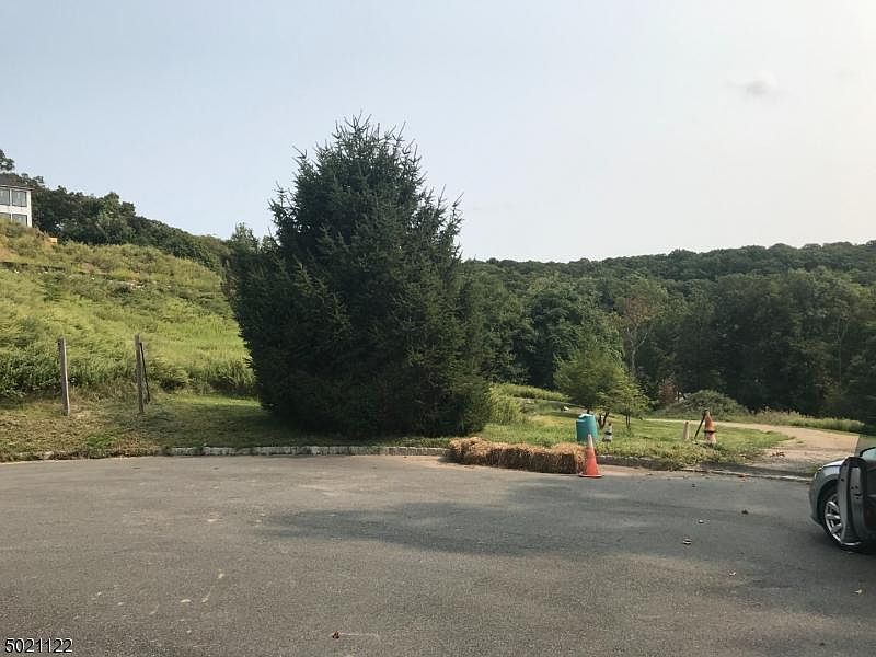 1st image of 9 Habberstadt Ct