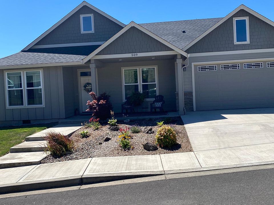 Built 2018 Clean and Excellent Condition 2 master suites Large Corner Lot