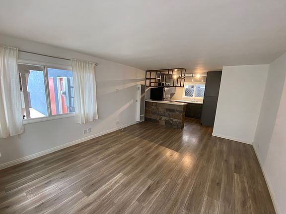 3rd image of 1550 Miramar Dr