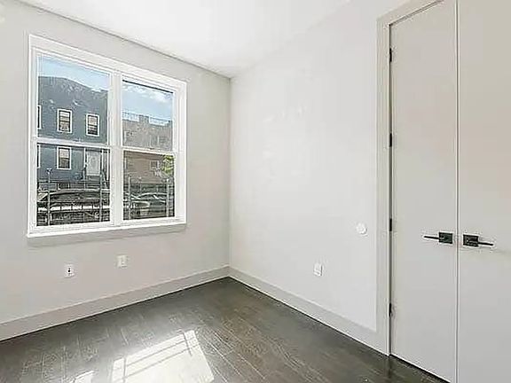 5th image of 86 Stanhope St #1B