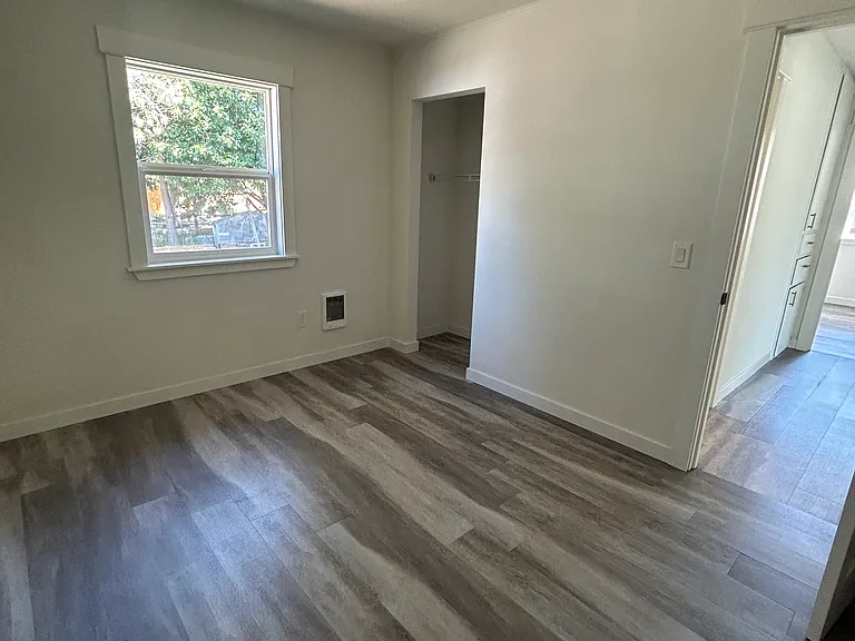431 4th Ave NE — Photo 18