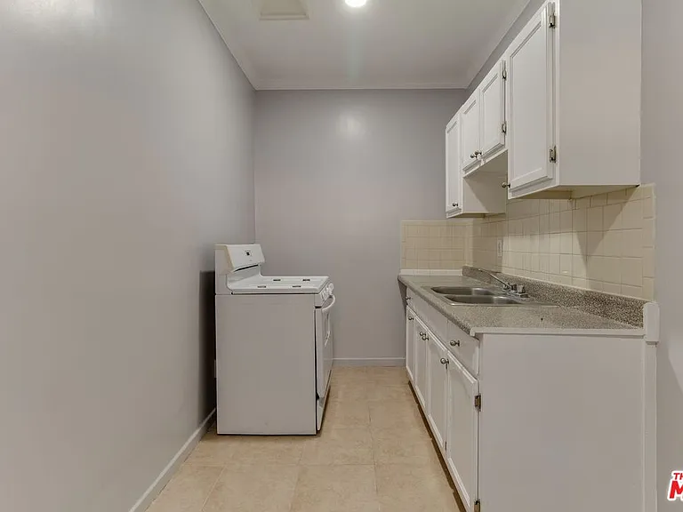 730 S Catalina St — Photo 11