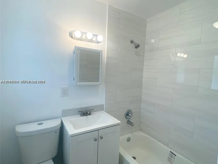 1005 NE 2nd St #1 — Photo 12