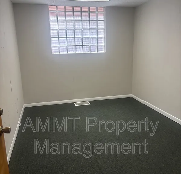 114 E 4th St #A — Photo 4