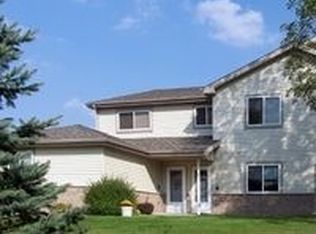850 Evergreen Dr UNIT 7, Hartford, WI 53027