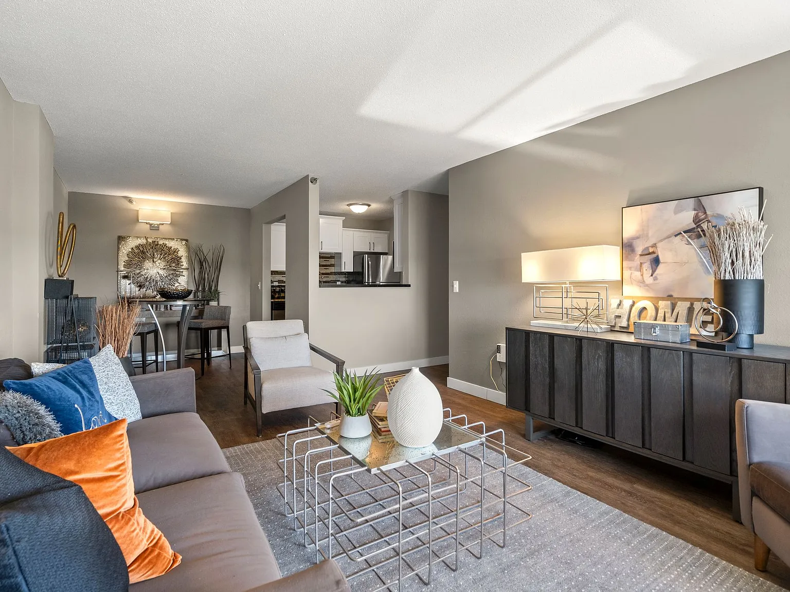 Lux Apartments — Photo 2
