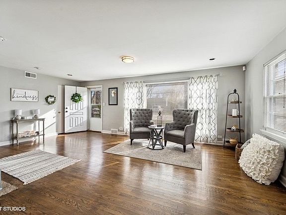 4th image of 2432 Walters Ave