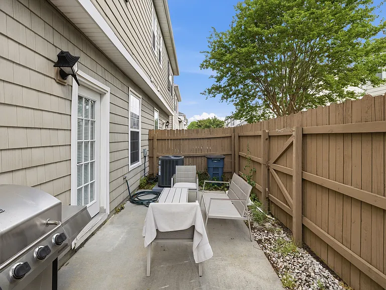 5325 Brinsley Ln — Photo 25
