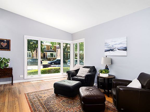 5th image of 3130 W Jarvis Ave