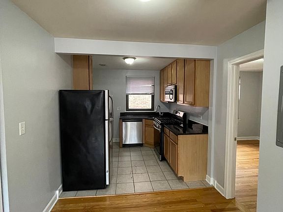 3rd image of 7314 N Winchester Ave APT 2W