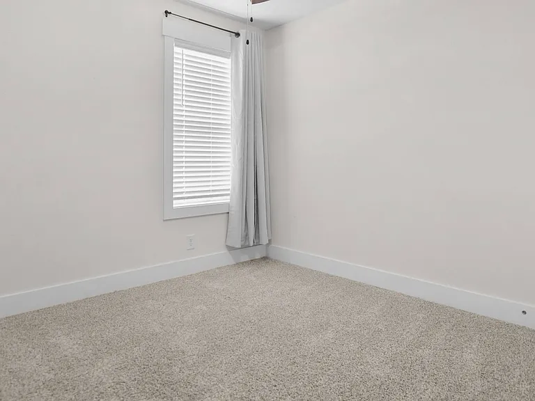 393 Frontier Dr — Photo 16