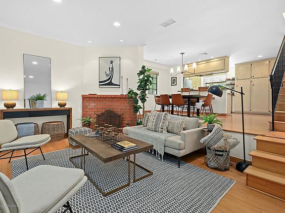 3rd image of 327 Wallis St #7
