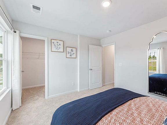 5th image of 82 Berry Dr