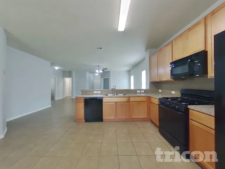 2122 Hackberry Bank Ln — Photo 5