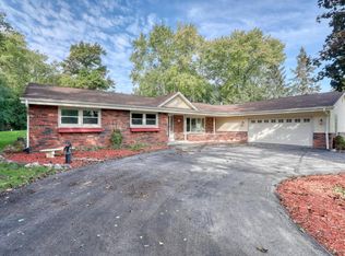 W237N1005 Kings Dr, Waukesha, WI 53188