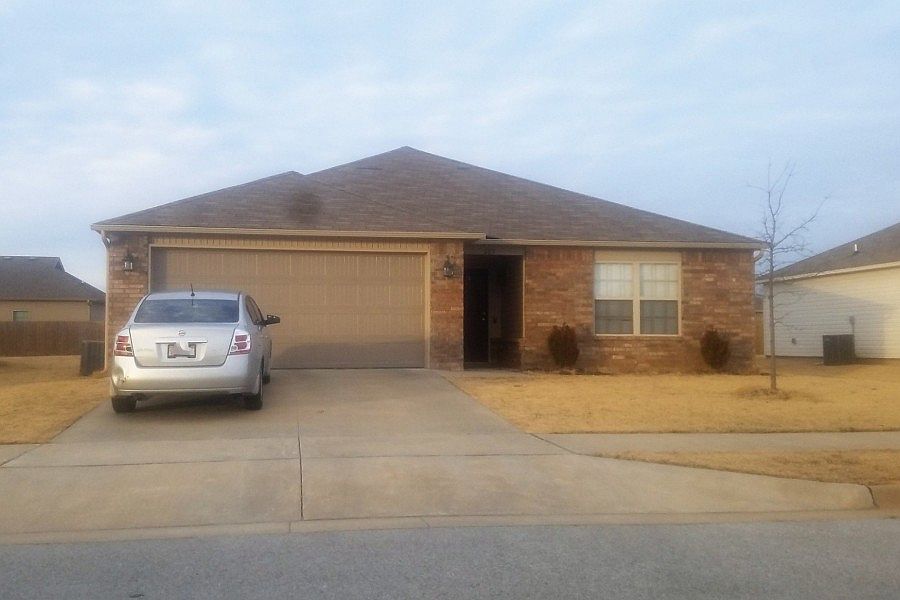 1st image of 603 W Gillian Ave