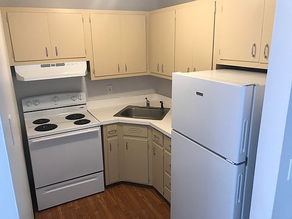 3rd image of 40 Cumberland Dr APT B3