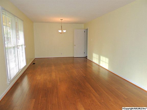 3rd image of 400 Meadowbrook Dr SE