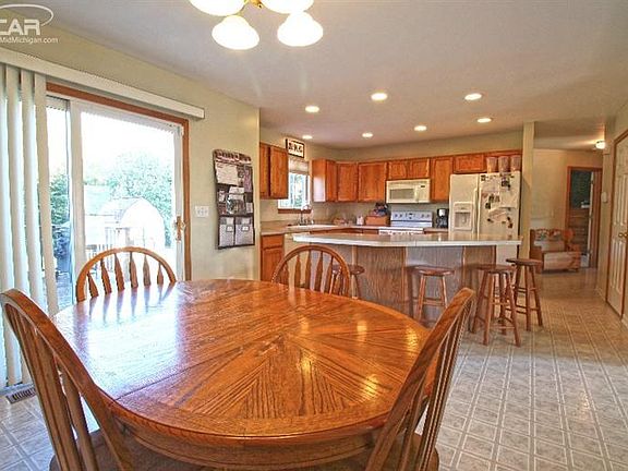 5th image of 8479 Deer Field Dr