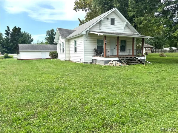 407 E 5th St, Shelbyville, MO 63469