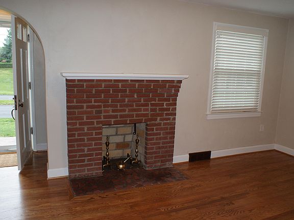 4th image of 1036 Washington Ave