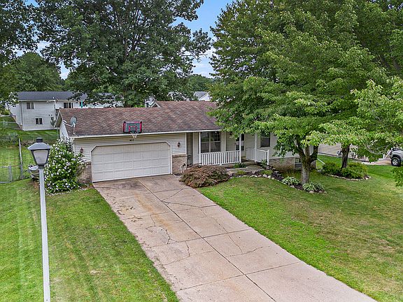 2nd image of 402 Standish Dr