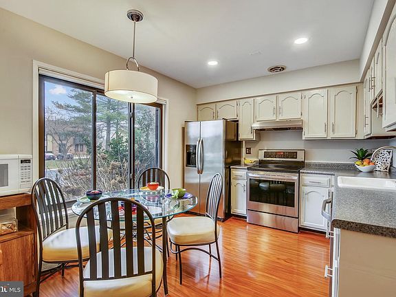 5th image of 9636 Shadow Oak Dr