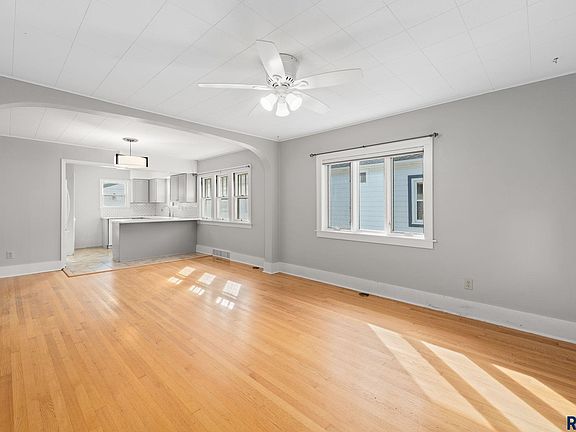 4th image of 1812 S Center Ave