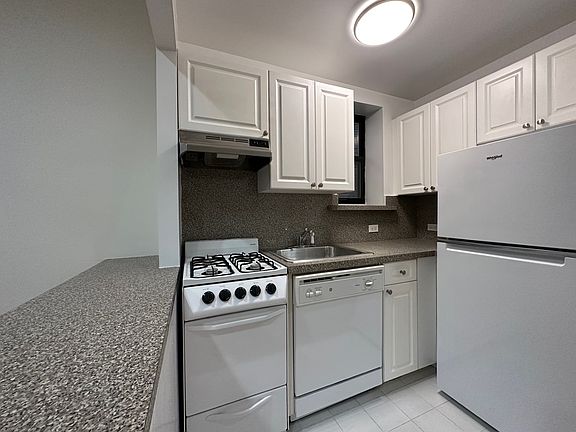 5th image of 250 W 105th St APT 4F